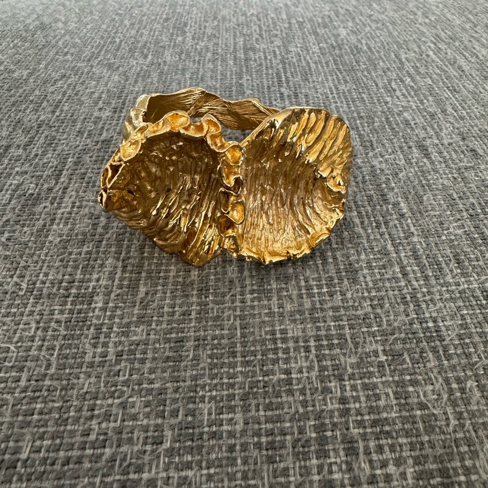 1960s Trifari Textured Gold Tone Bracelet